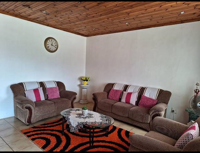 4 BEDROOM HOUSE FOR SALE IN CRAIGIEBURN